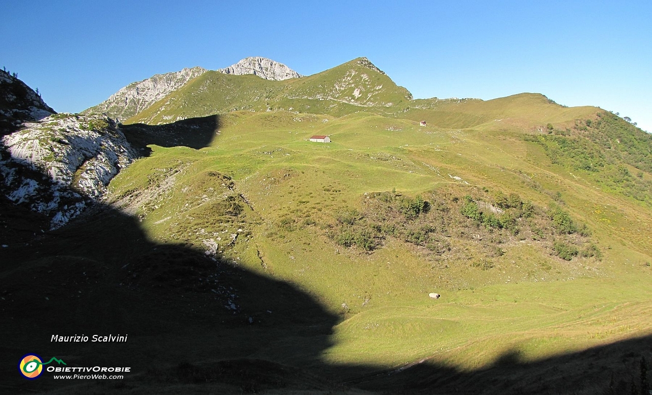 08 Un'occhiata al Passo di Valvedra....JPG